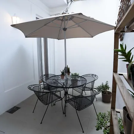 Lejlighed Downtown Relaxed With Private Yard *