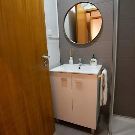 Downtown Relaxed With Private Yard *