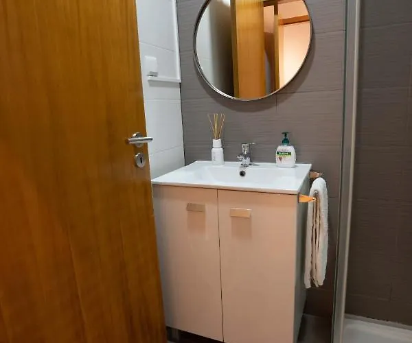 Downtown Relaxed With Private Yard *